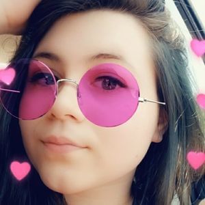 Meet your Posher, Chloe